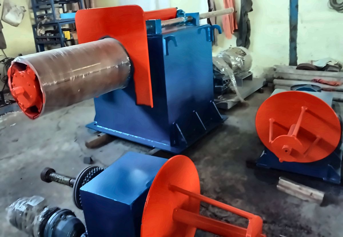 Mandrel and flange plate assembly painted blue and orange