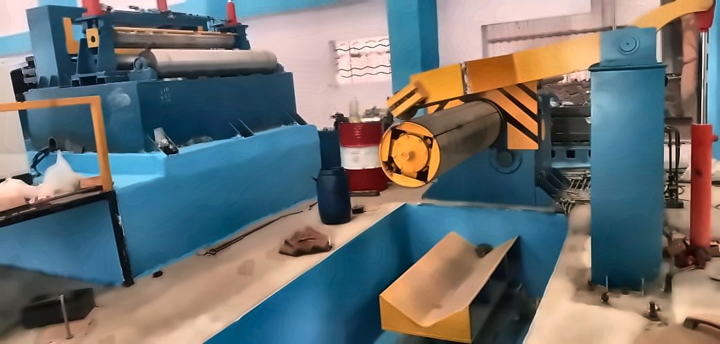 Line section with hydraulic power unit