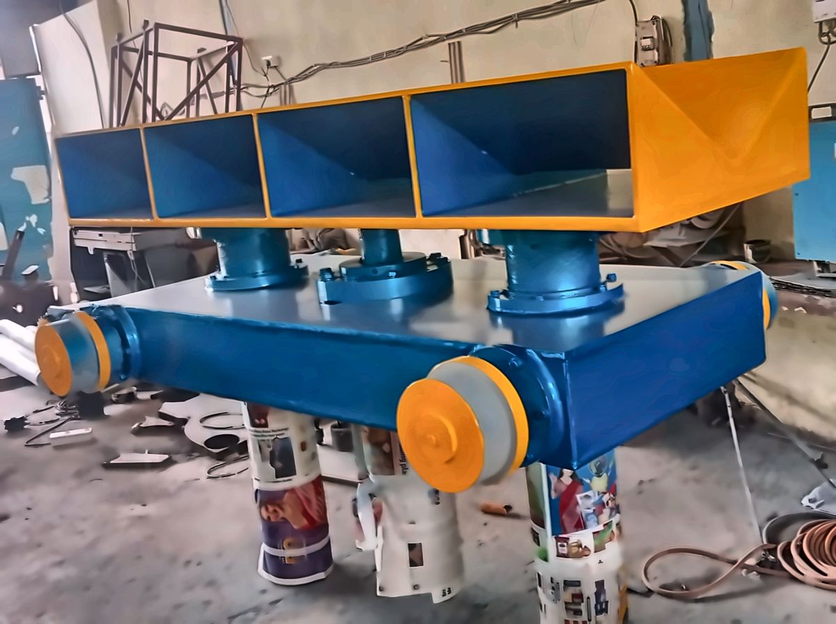 Heavy fabrication — top beam and hydraulic cylinder