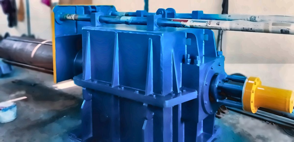 Roll unit with hydraulic cylinder and machined rolls