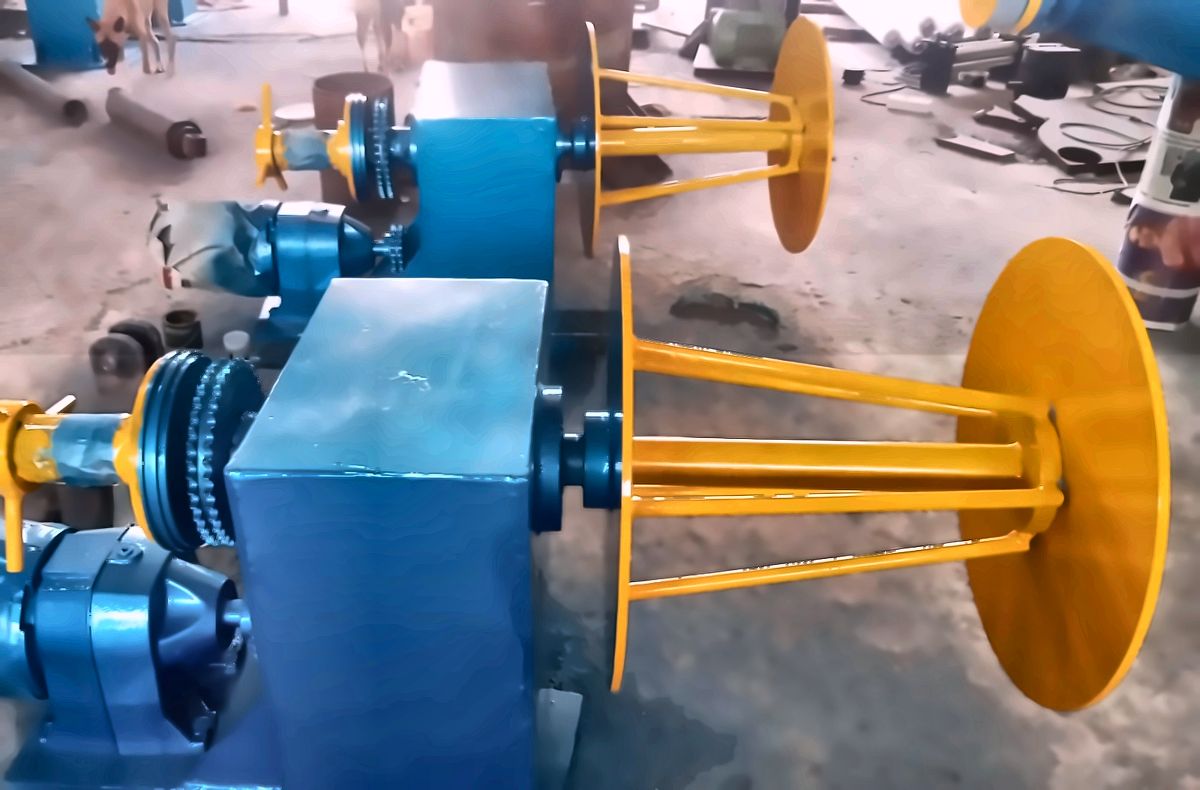 Expanding mandrel head with drive shaft
